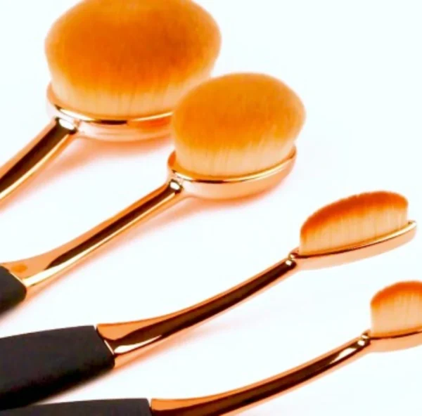Oval Foundation Brush Set – 5 Pcs